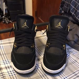 Jordan 4s royalty’s
